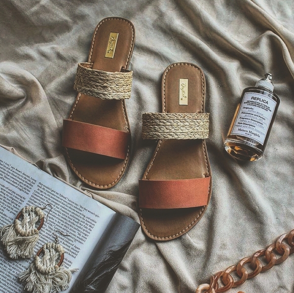 ๐จFEW PAIRS LEFT// Ash coral Two band Slide - Picture 2 of 6